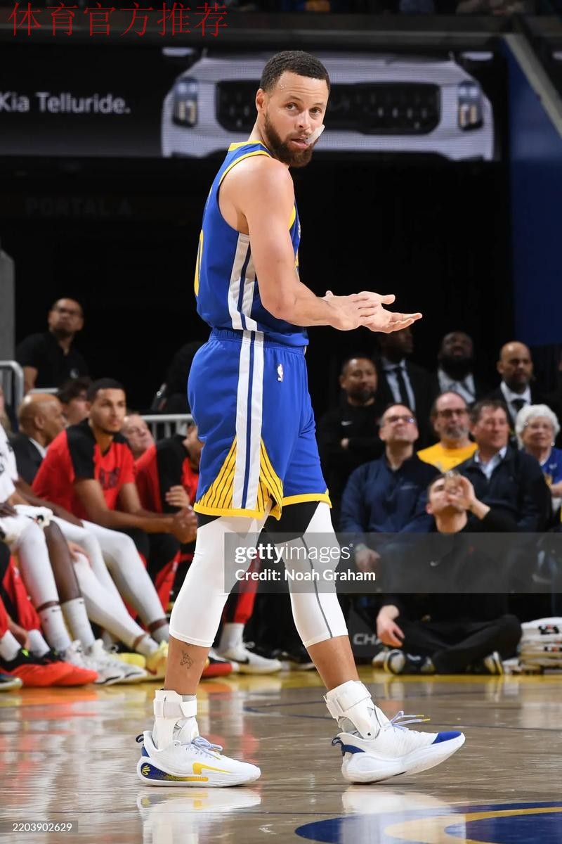 巴特勒控球送助攻 库里空位三分飙射 巴特勒控球送助攻 库里空位三分飙射